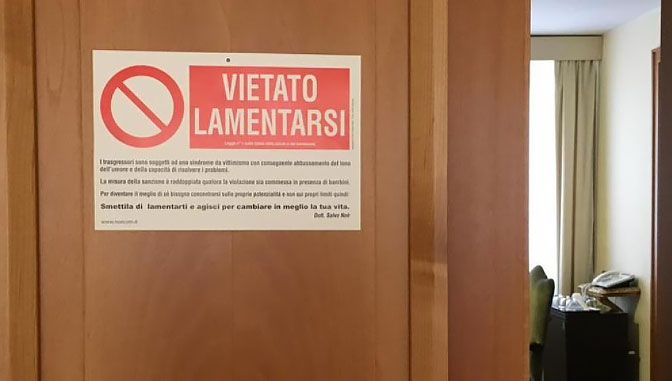 The "No Complaining" sign on Pope Francis' apartment door in Santa Marta (Copyright: Vatican Insider)